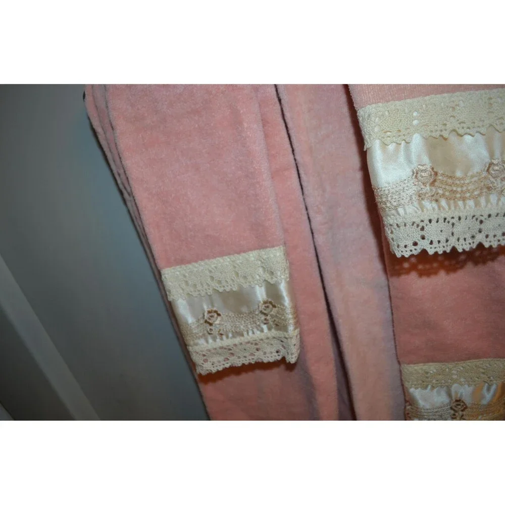 Vintage Towels Peaches and Cream Romantic Victorian Shabby Avanti 1980s